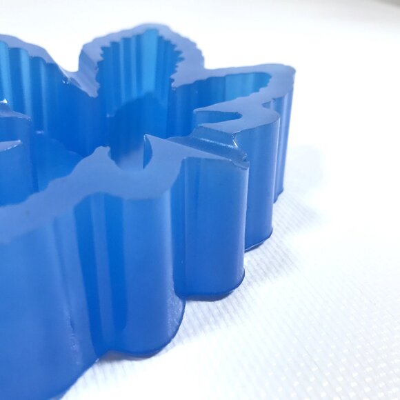 Glow In The Dark Blue Pot Leaf Ashtray Resin - Picture 5 of 9